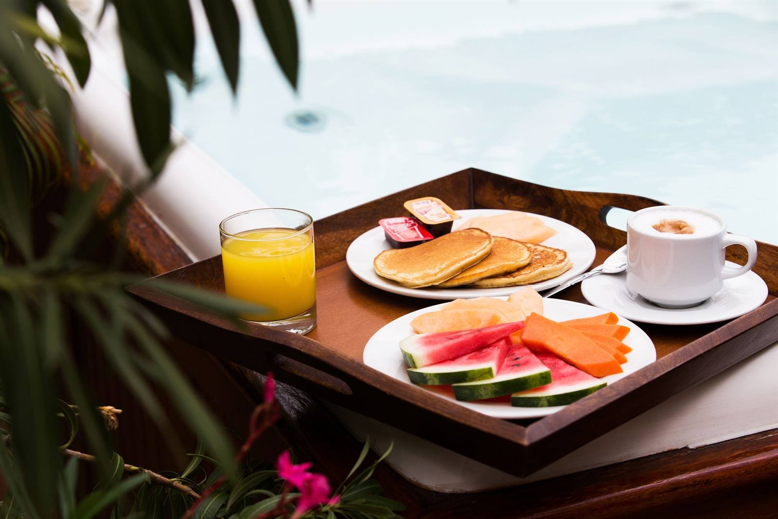 La Pasión Hotel Boutique: breakfast tray with pancakes, juice, coffee and watermelon